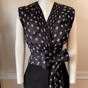 Anthropologie V-Neck Top with Tie Detail size XS
